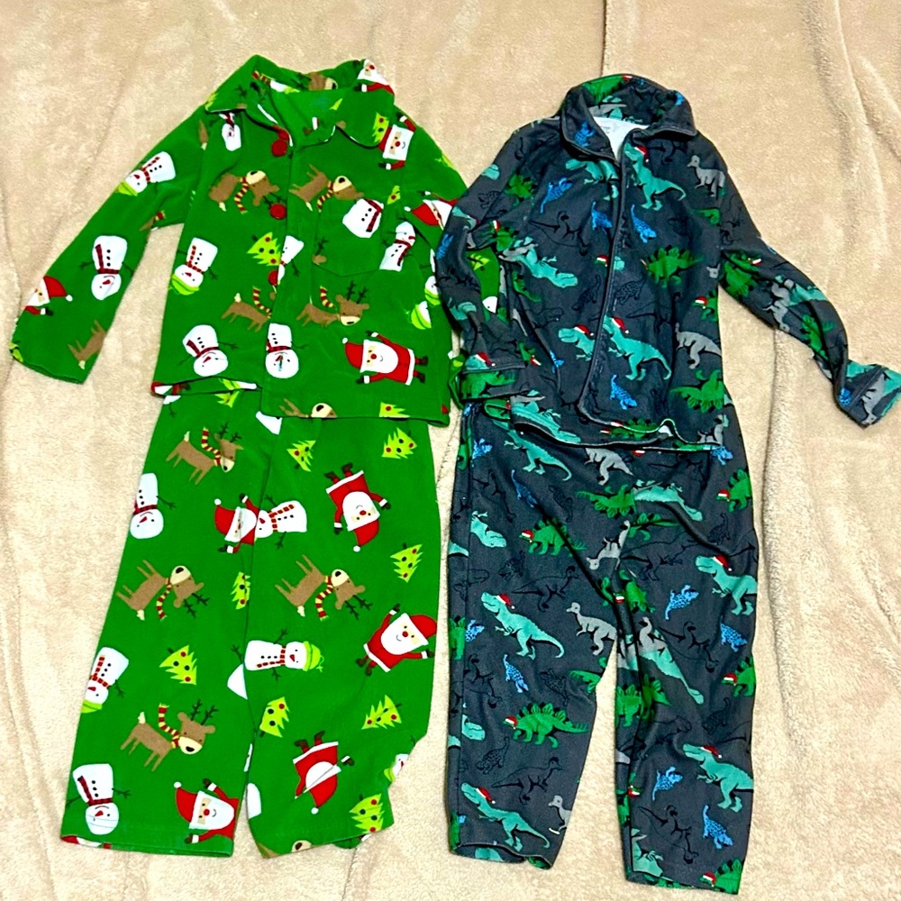 Boys 4t two piece Christmas pajamas!! NWOT!